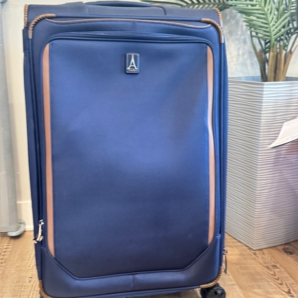 Travelpro Crew Classic Expandable Spinner luggage, suitcase travel bag - Picture 9 of 14